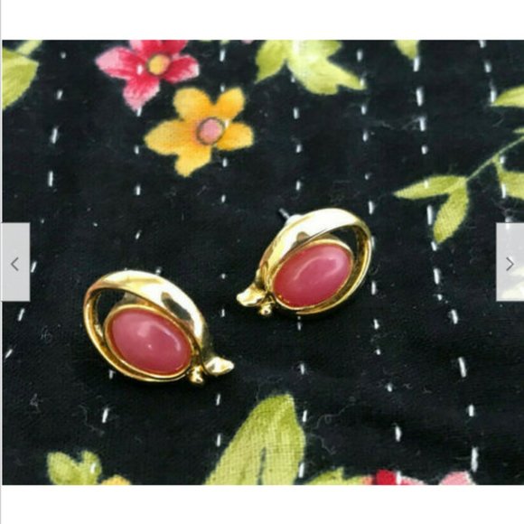 Gold Tone Oval Stud Earrings with Pink Center Vintage 90s Jewelry - Picture 2 of 4